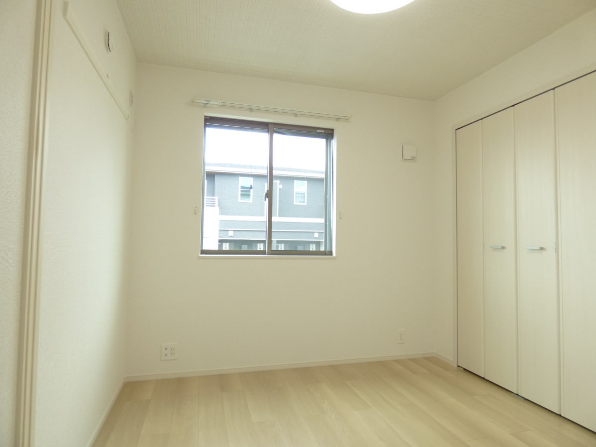 キレイな洋室 パルファン南落合０４
