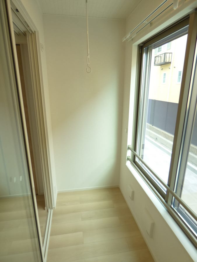 室内物干し付サンルーム パルファン南落合０４