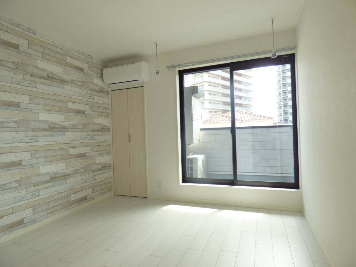 アクセントクロスがオシャレな洋室 キャッスルコート須磨海浜公園