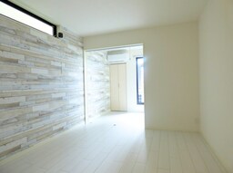 アクセントクロスがオシャレな洋室