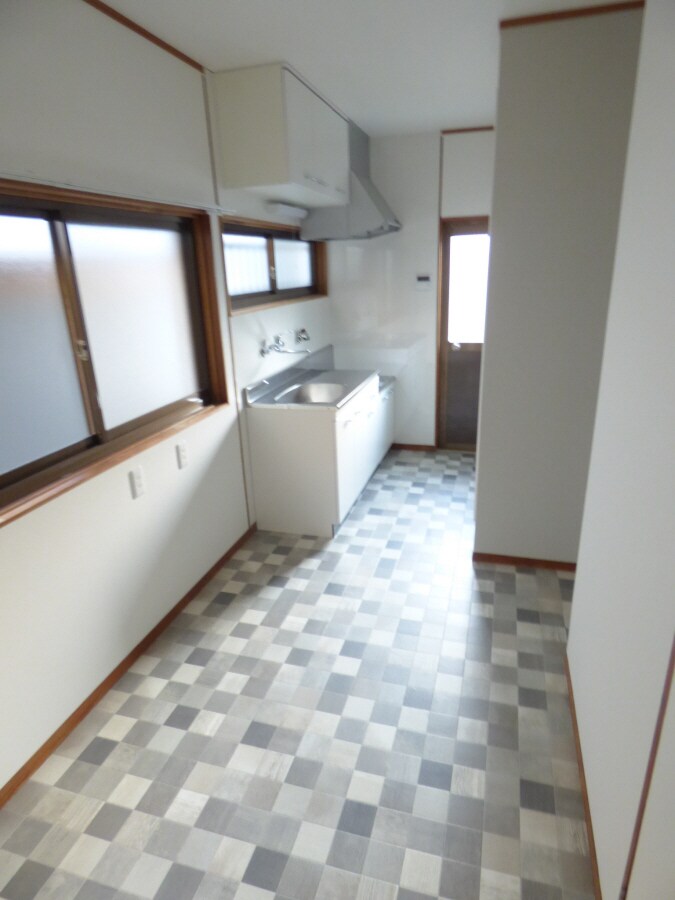 オシャレなクッションフロアのキッチンスペース 磯馴町４丁目貸家