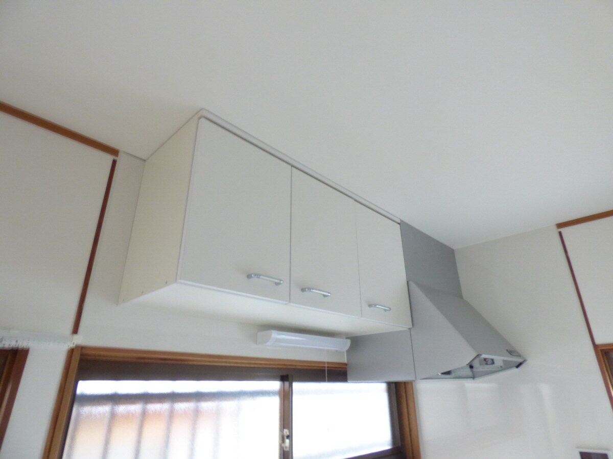 レンジフード＆キッチン収納 磯馴町４丁目貸家