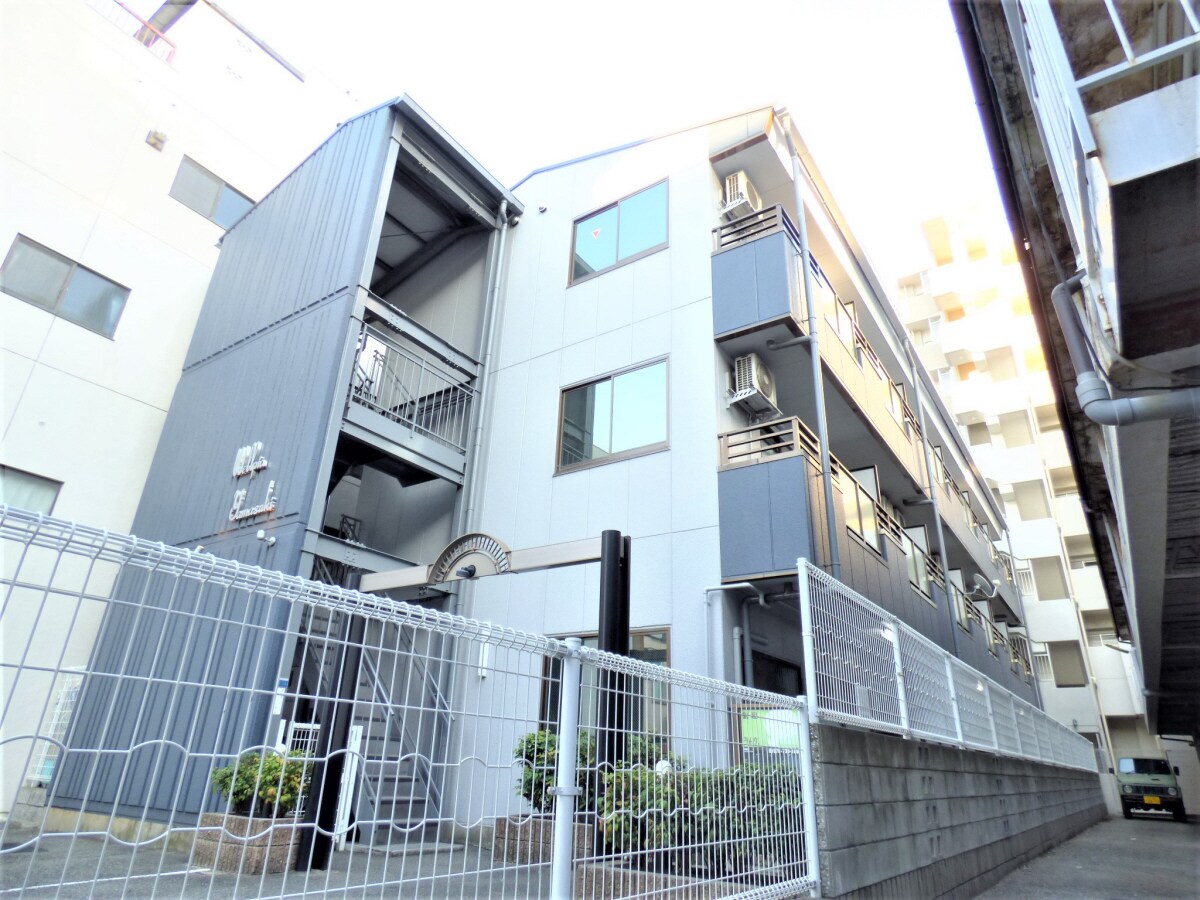 外壁塗装済みでキレイなマンション ウエルピアヤマザキ