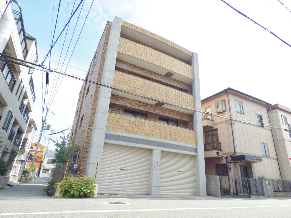 レンガ調の重厚感のあるオシャレなマンション