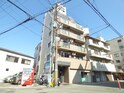 タイル張りのキレイなマンション