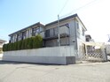 屋根付駐車場完備の一戸建て