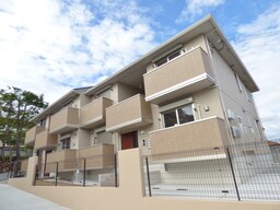 閑静な住宅地に佇む大和ハウス施工の築浅ハイツ