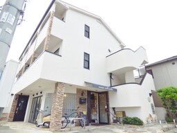 オシャレなパン屋さんのあるキレイなマンション