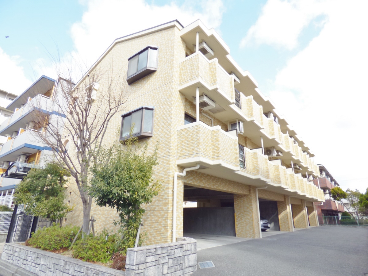 明るいレンガ調のキレイなマンション コルザ