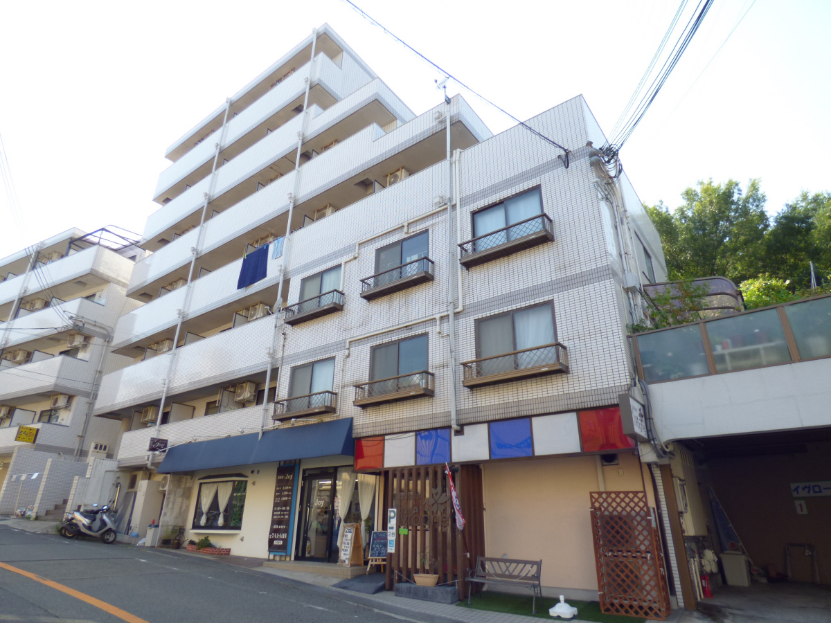 タイル張りのキレイなマンション