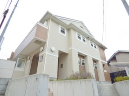 平成２５年築の洋館風デザイナーズハイツ