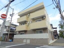 ワンフロア２戸で全室角部屋設計の築浅マンション
