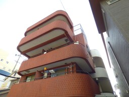 レンガ調でキレイなマンション