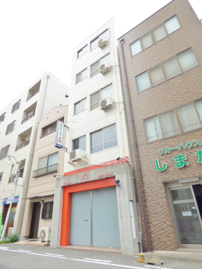 ワンフロア２戸で全室角部屋設計 興安亭ビル