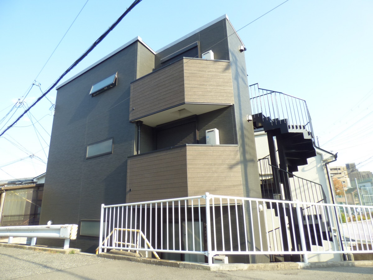 ワンフロア一戸で開放感のある築浅マンション ＥＲコート堀池町
