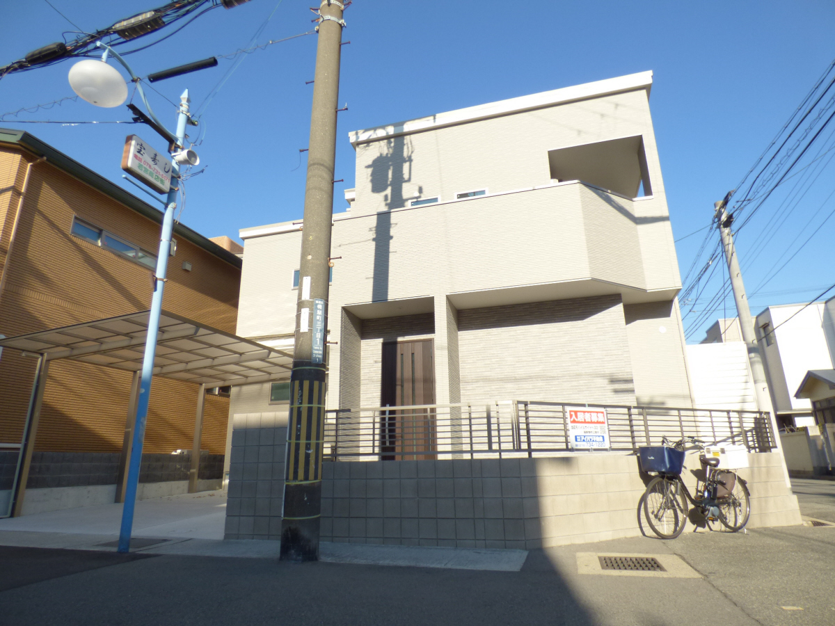 令和６年３月完成の駐車場付新築一戸建て