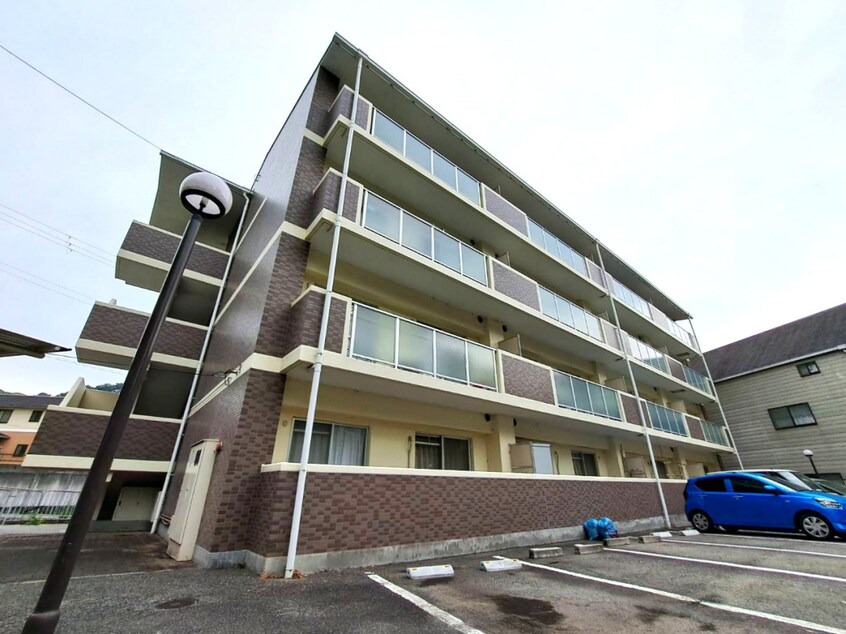 重厚感のあるキレイなマンション ノーブル須磨