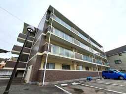 重厚感のあるキレイなマンション