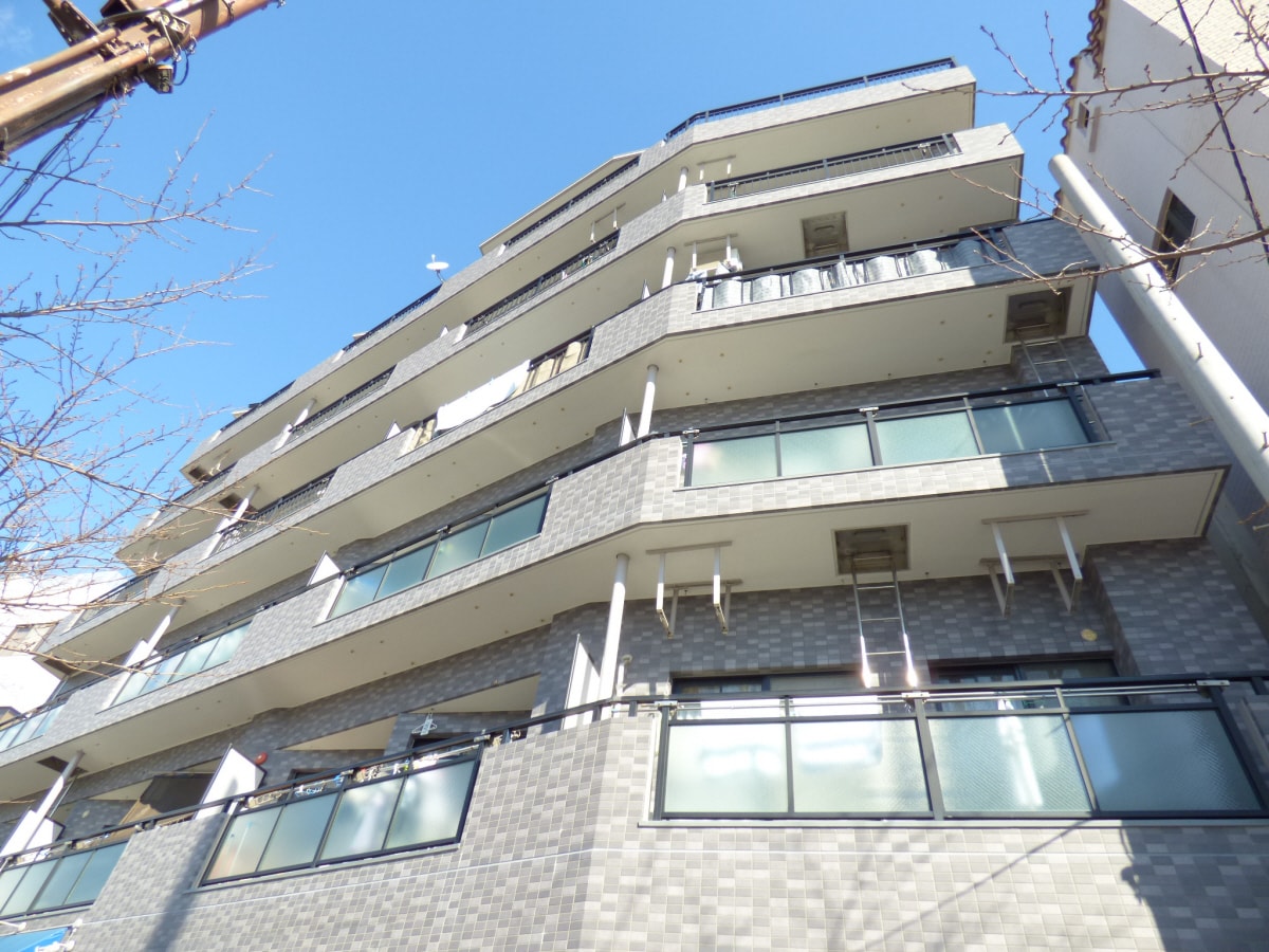 オシャレなタイル張りのマンション メゾン板宿